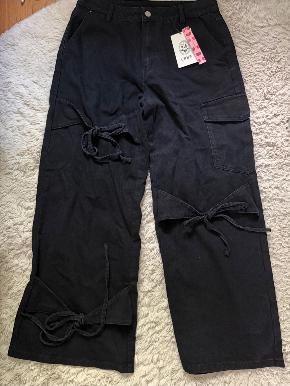 Cider Black Wide-Leg Cargo Tied-Pant